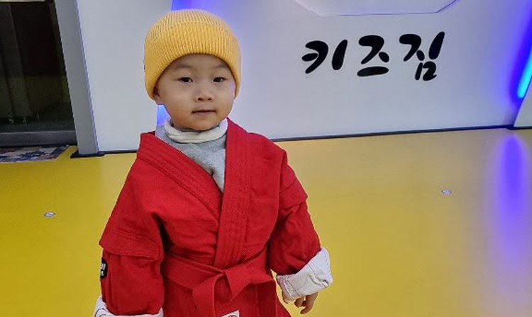 У двухлетнего корейского мальчика по имени Самбо родился брат – теперь ему пытаются придумать имя
