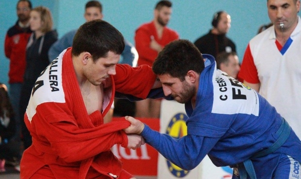 French Sambo wrestlers have a huge start with a win