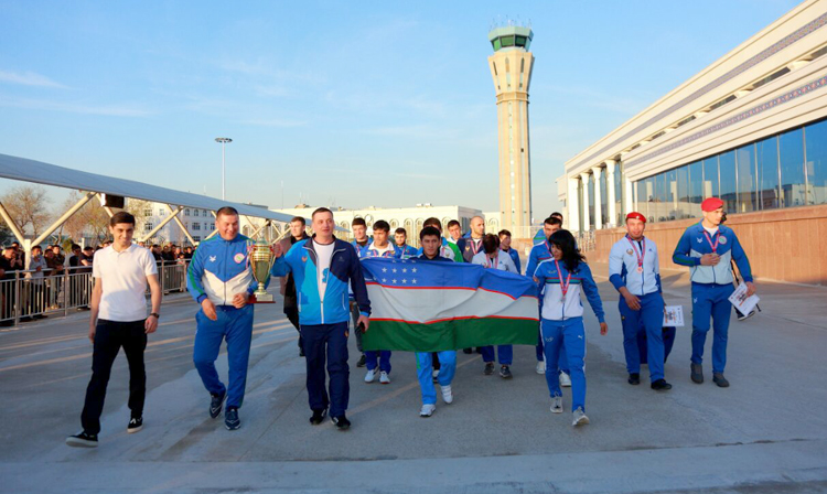 National Team of Uzbekistan Greeted at Home upon Their Return from the World SAMBO Cup