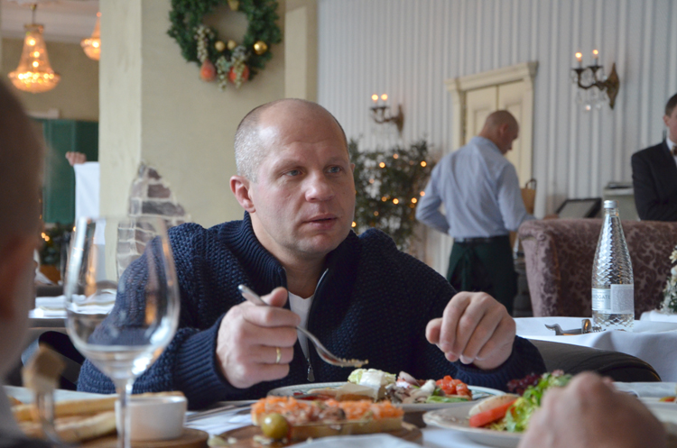 Федор Емельяненко пообедал с победителем акции «Твоя дорога на чемпионат» 