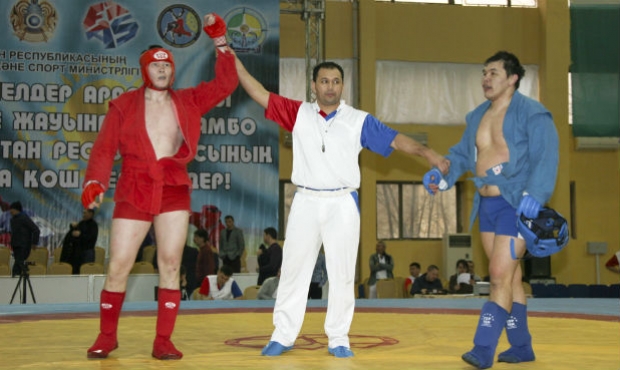 Чемпионат Казахстана по самбо прошел в Атырау