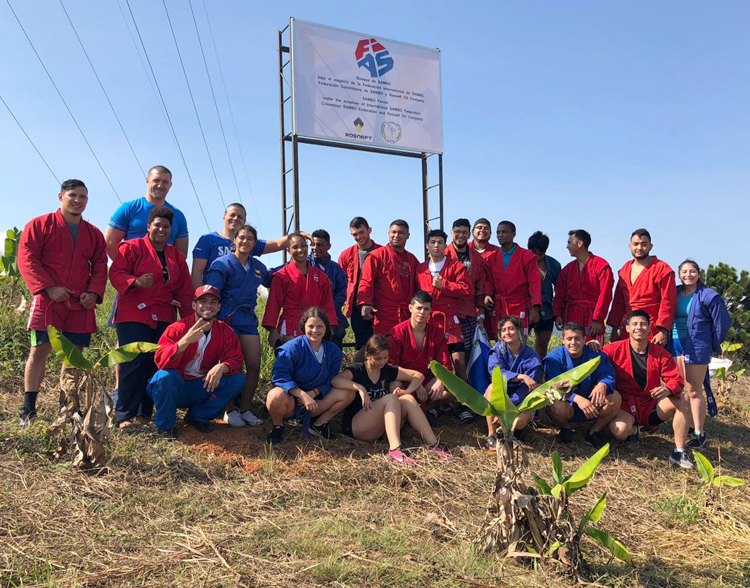 Участники тренировочного сбора в Колумбии посадили «Лес самбо»