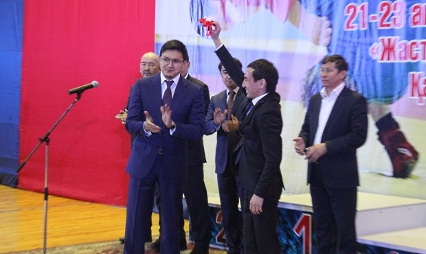 Награда нашла героя на турнире на призы Федерации самбо Казахстана
