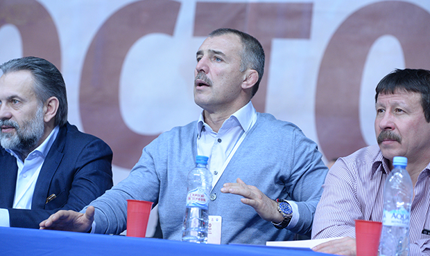 Vladimir Yaprintsev supports his sportsmen at the "Memorial of A. Kharlampiev" 2014