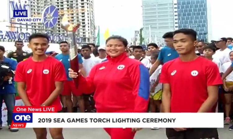 Sambist Carried a Torch with Fire of the 30th Southeast Asian Games