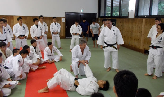 Japanese judokas are actively learning Sambo techniques