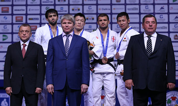 Василий Шестаков наградил победителей чемпионата мира по дзюдо 2014
