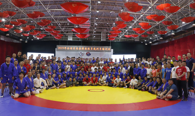 Более 250 человек приняли участие в семинаре для тренеров и судей самбо в Китае