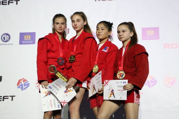 Победители и призеры 2 дня Молодежного первенства мира по самбо в Тбилиси