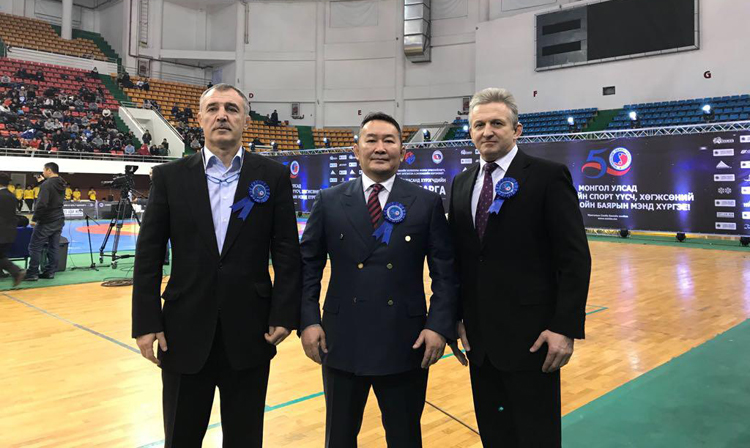 President of Mongolia Khaltmaagiin Battulga with the FIAS representatives at the national SAMBO championships 