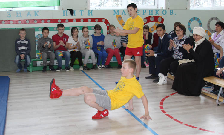 Первый в мире турнир по самбо среди юношей и девушек с инвалидностью по зрению прошел в России