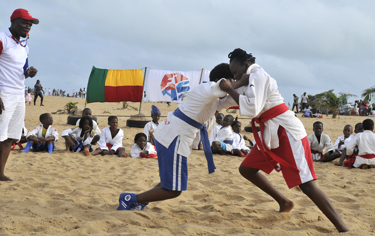 Демонстрация пляжного самбо прошла в Бенине