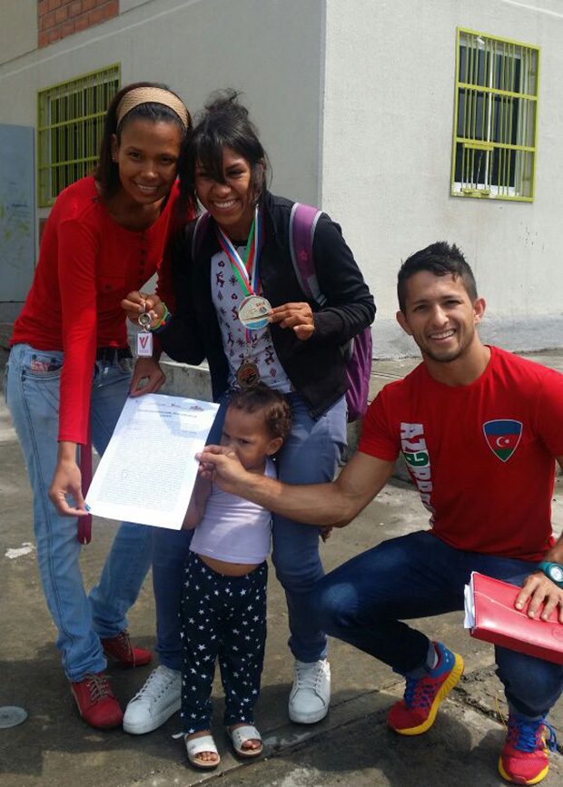 Мария Гедез получила ключи от своей новой квартиры в Венесуэле