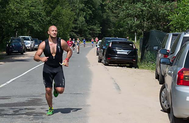 Белорусский самбист Александр Воронович принял участие в турнире по триатлону