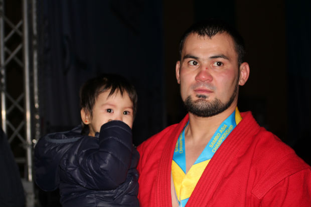Рустамбек Ирешиев (Казахстан) – 82 кг, боевое самбо
