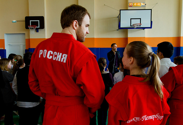 Азы самбо в рамках федерального проекта «Самбо в школы» с Денисом Гольцовым
