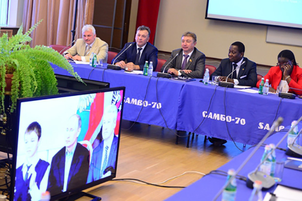Иностранные дипломаты узнали о российском проекте «Самбо в школы»
