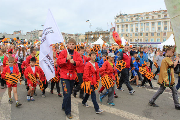 Более 150 юных спортсменов Федерации дзюдо и самбо Приморского края пройдут в общей праздничной колонне по центральным улицам города в форме самбо.