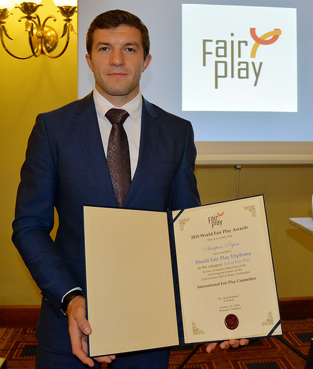 Белорусскому самбисту Степану Попову вручена награда премии «Fair Play»