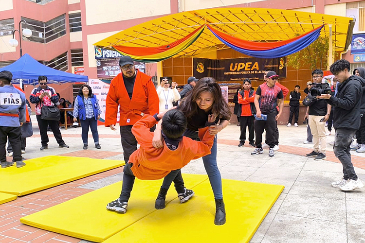 Bolivian SAMBO Federation Holds Women's Self-Defense Workshop