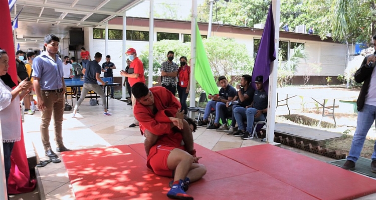 In Nicaragua, sambists held a demonstration performance for students