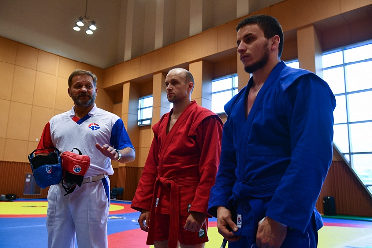 How to teach the blind and visually impaired in SAMBO techniques