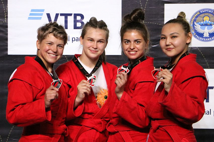Победители и призеры 2-го дня Кубка мира по самбо в Кыргызстане