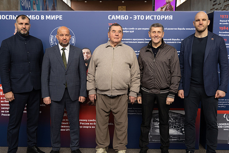 На Московском вокзале Санкт-Петербурга открылась выставка к 50-му Чемпионату мира по самбо