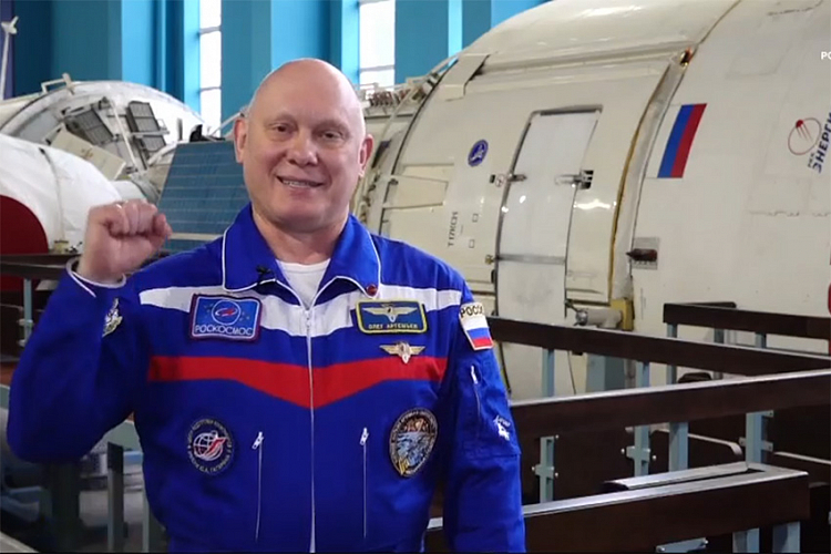 Поздравление с Днём космонавтики от космонавта-испытателя, мастера спорта по самбо Олега Артемьева